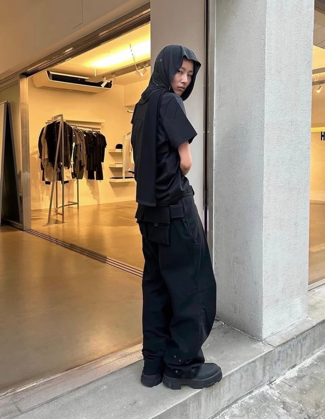 혜인서 익스클루시브 그래픽스카프 반팔 상품이미지3