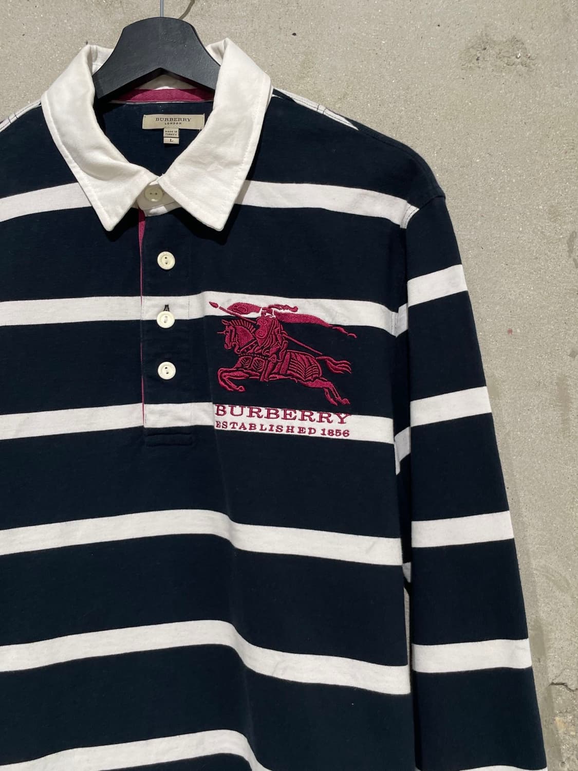 버버리 빅 기마로고 스트라이프 럭비티 상품이미지3