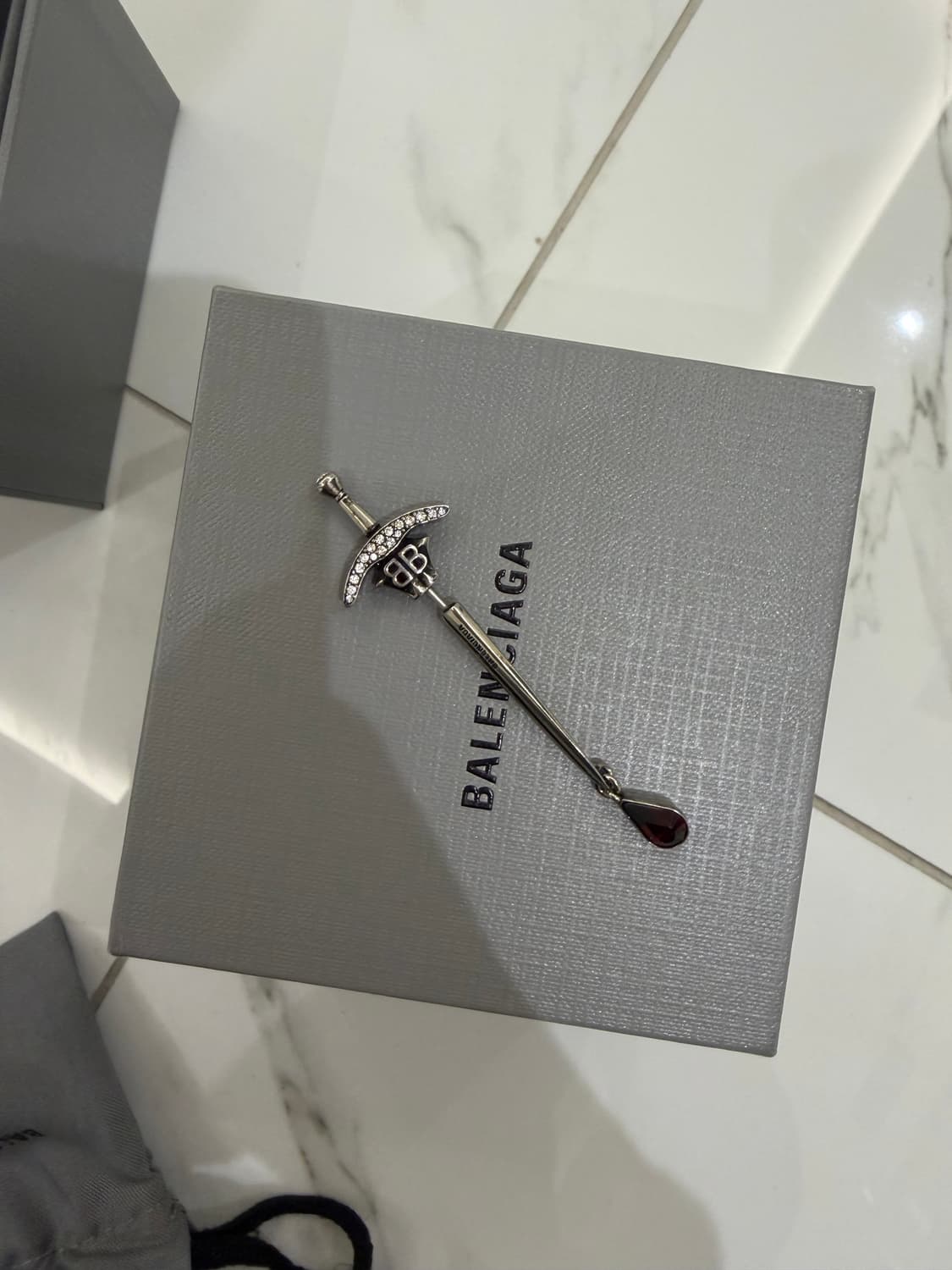 발렌시아가 고스스워드 이어링 실버 상품이미지3