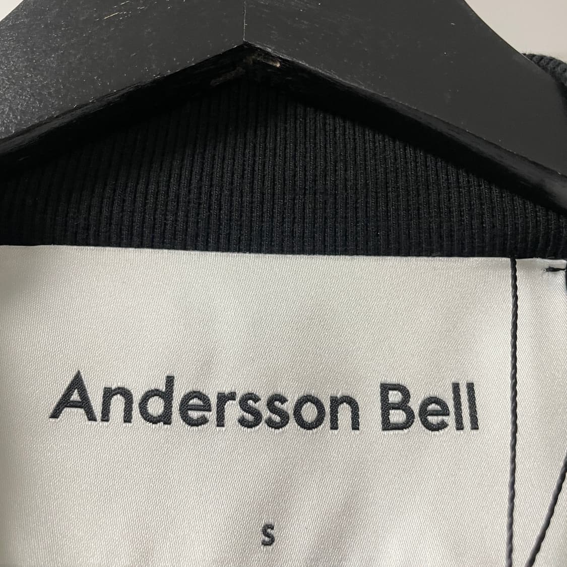 앤더슨벨 브이넥 맨투맨 S 상품이미지4