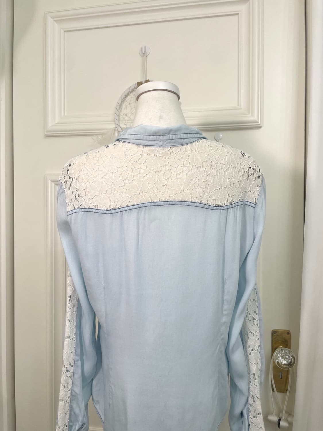 sky blue denim lace trim shirt 상품이미지4