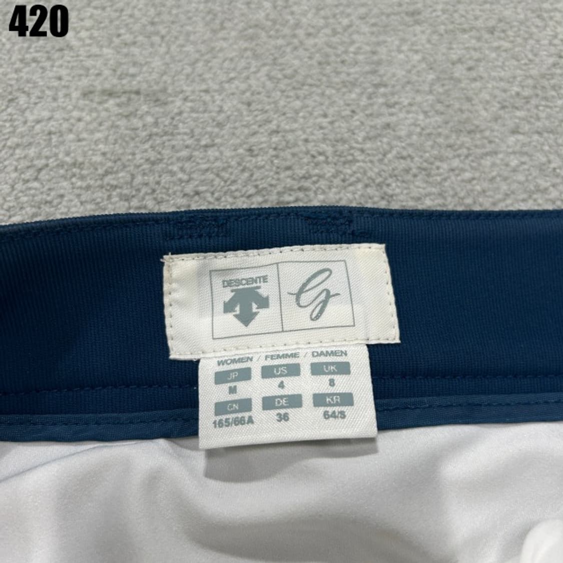 데상트 네이비/화이트 골프 치마  상품이미지2