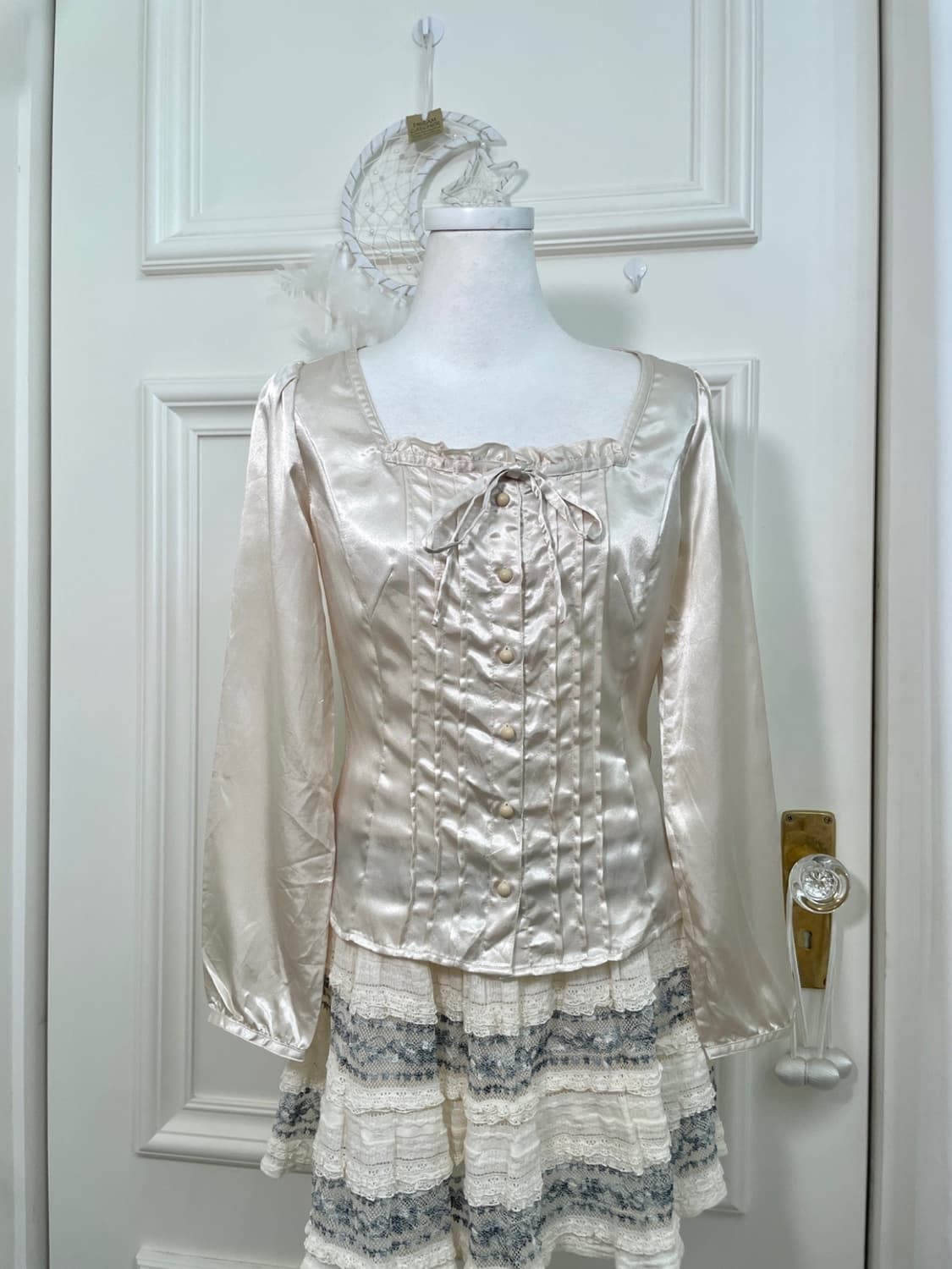 EF-DE beige satin ruffle bow shirring bl 상품이미지1