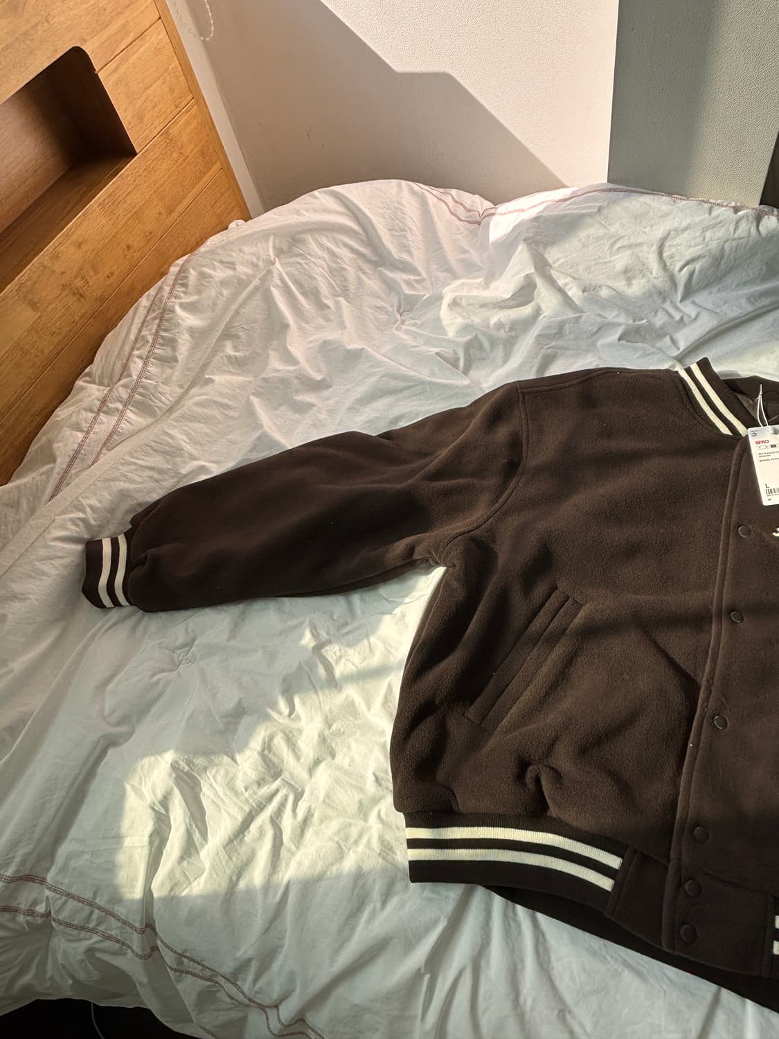 브라운 컬러감 하나 정말 잘 뽑은 스파오 바시티 자켓 L 상품이미지3