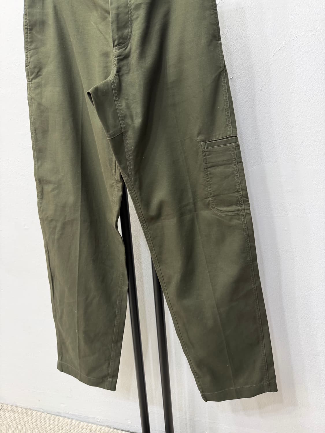 정품) COS 코스 남성 카키색 카고 밴딩 면바지 46 상품이미지3
