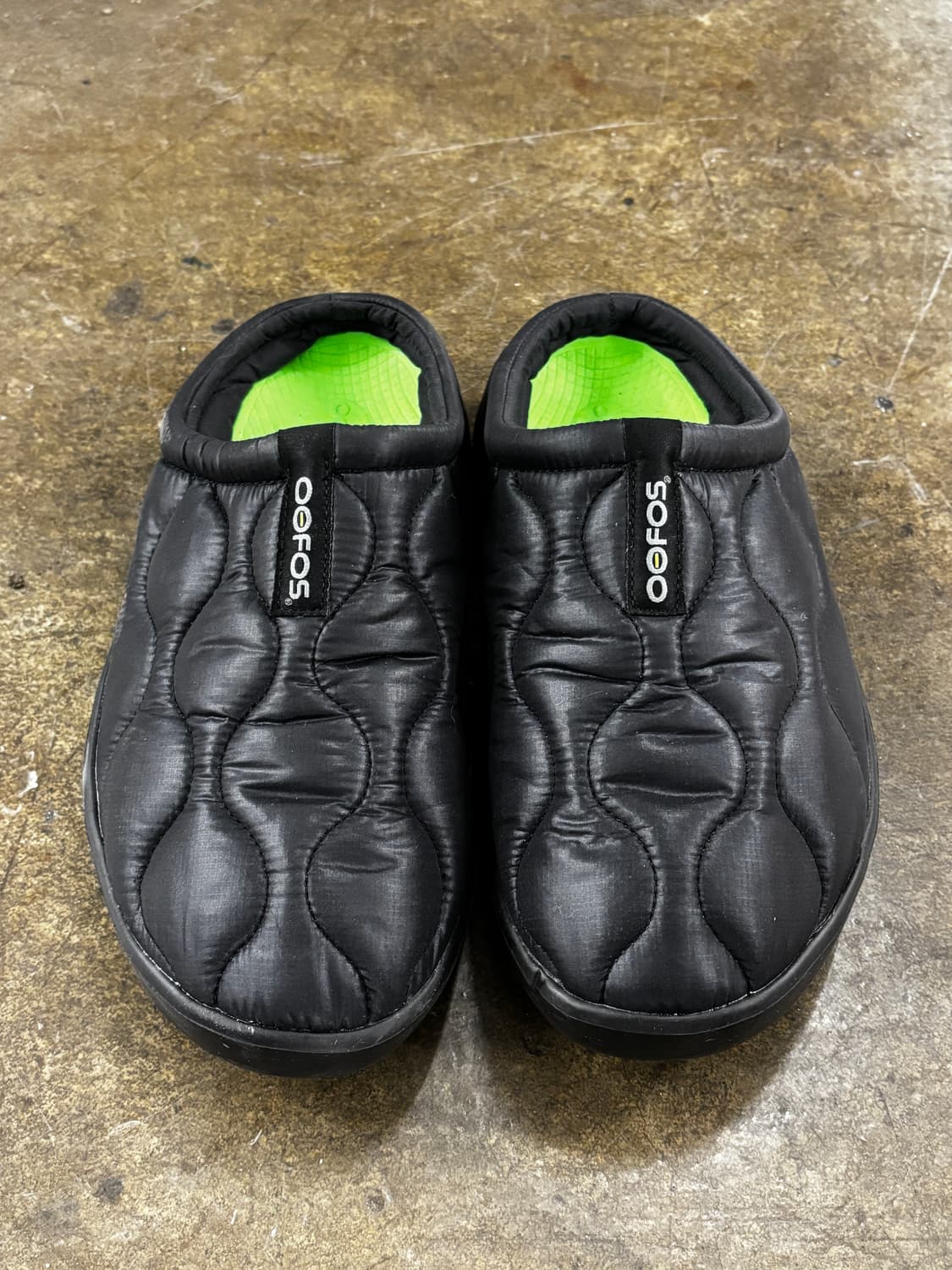 우포스 OOFOOS 블랙 패딩 슬리퍼 280 상품이미지2