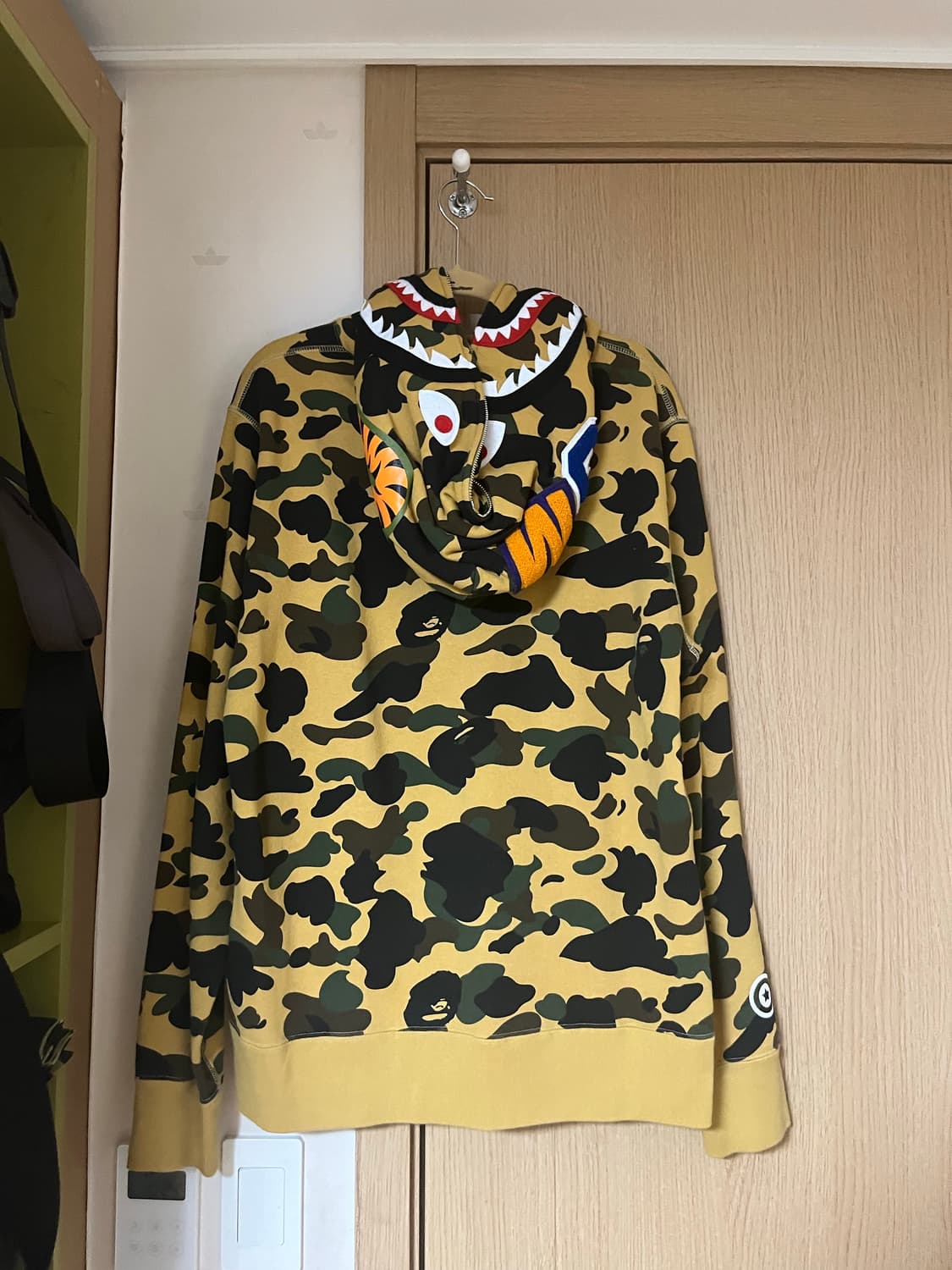 베이프 샤크 후드집업 황계 L 상품이미지1