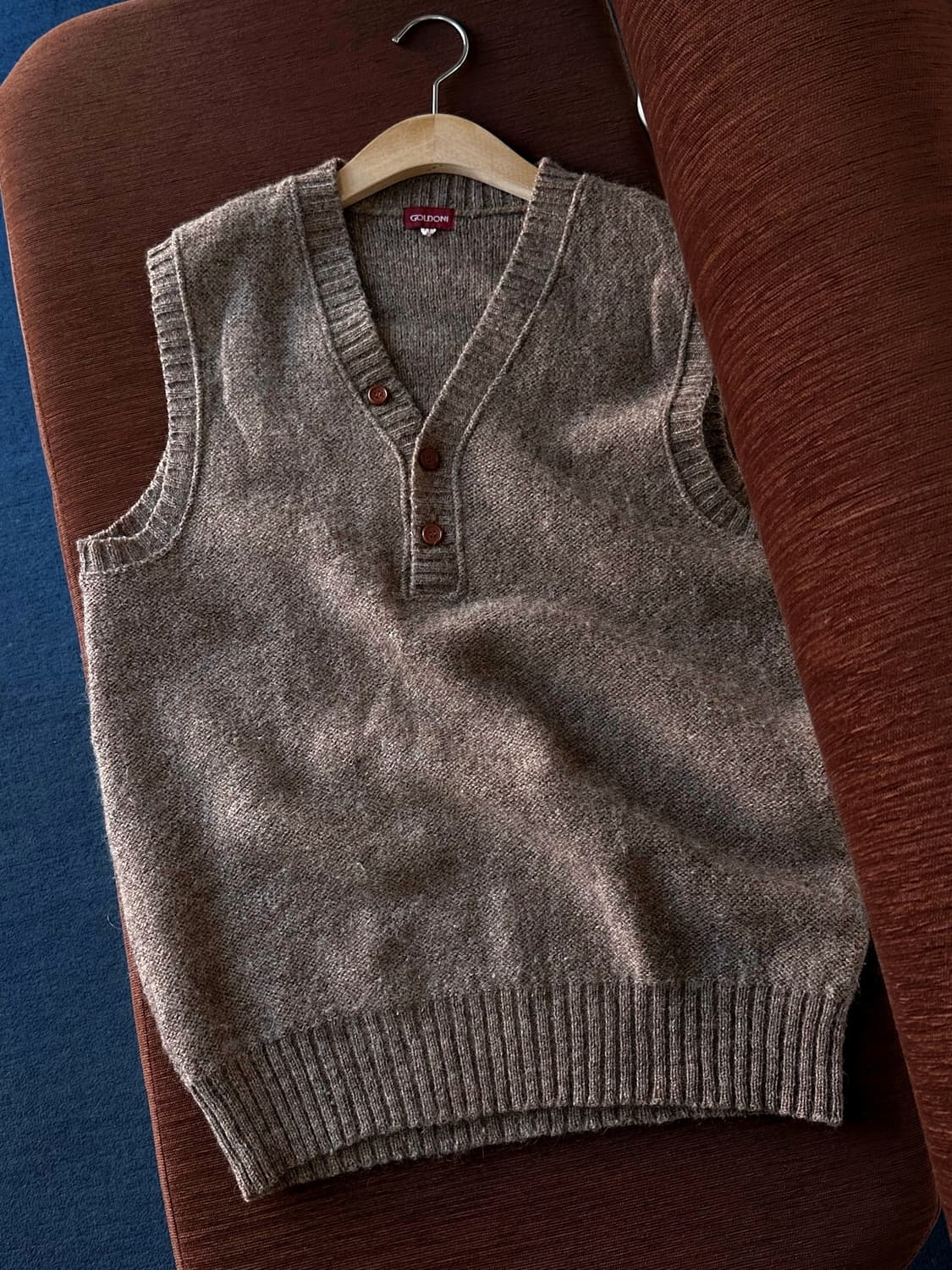 Wool v-neck design knit vest 상품이미지2