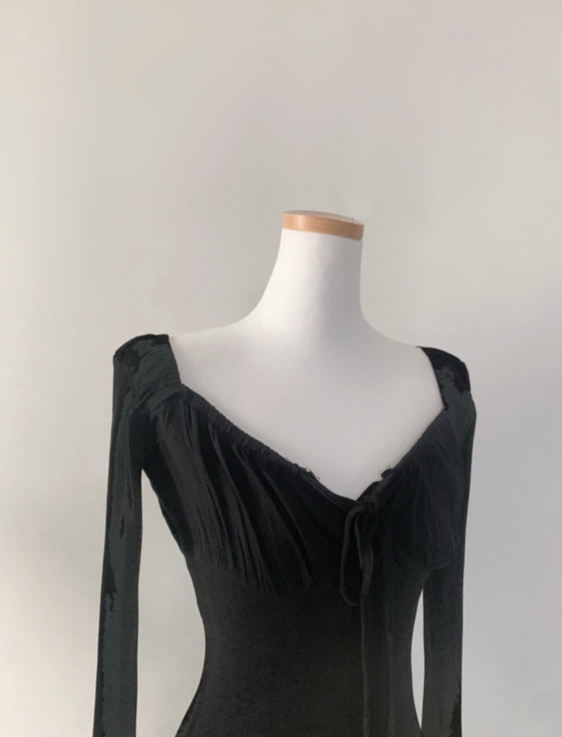 스젠 Lunia Shirring Square Neck Top 블랙 상품이미지4