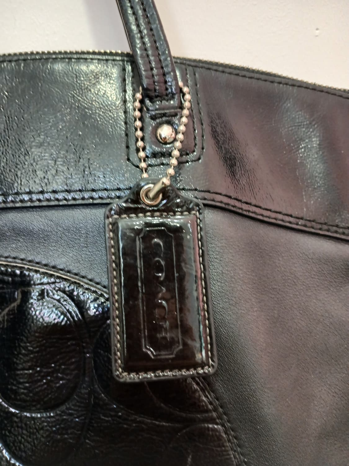 코치블랙로고 숄더백 토드백 상품이미지4