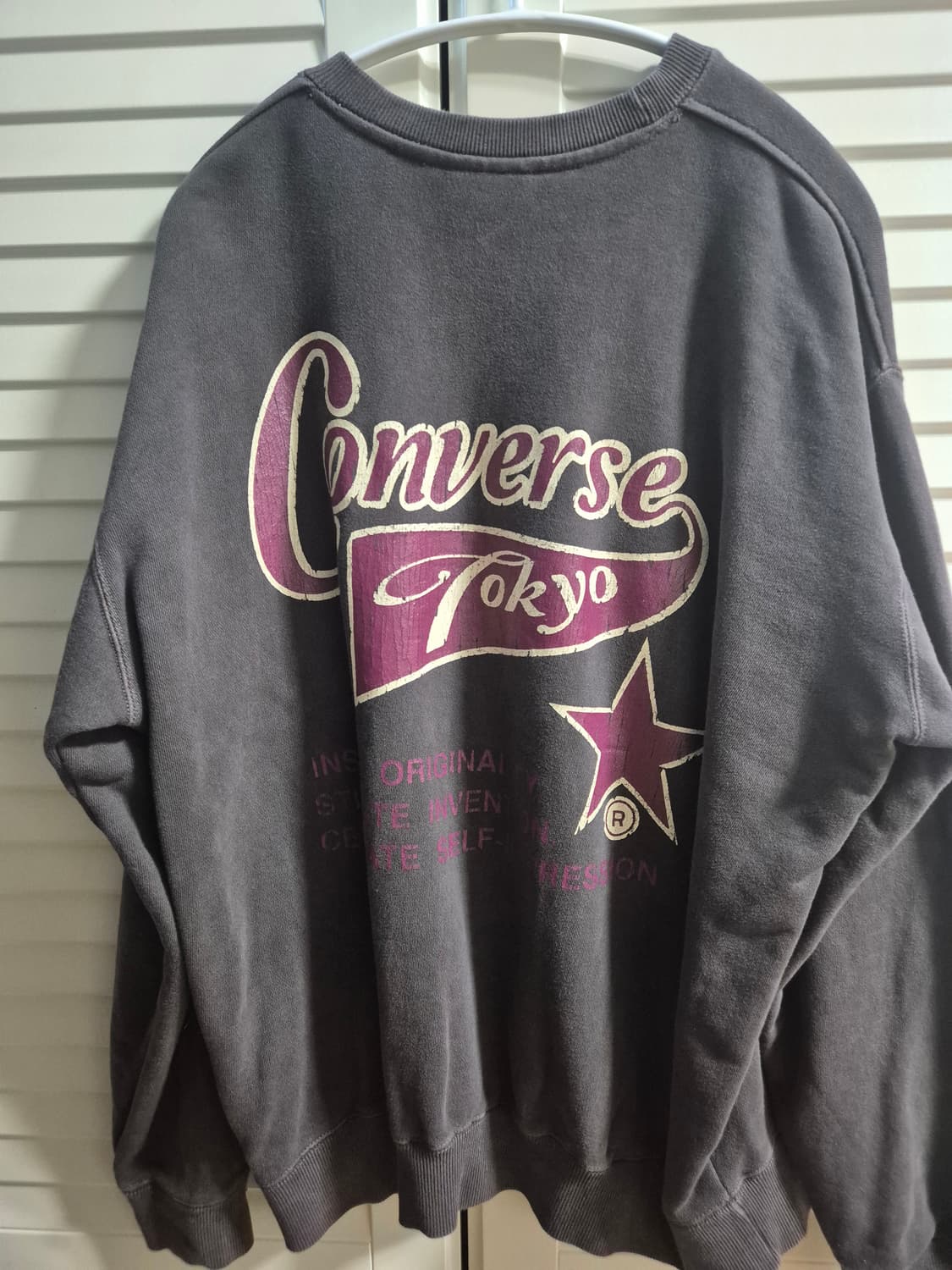 Converse Tokyo(컨버스도쿄) 피그먼트 백프린팅 맨투맨 상품이미지3