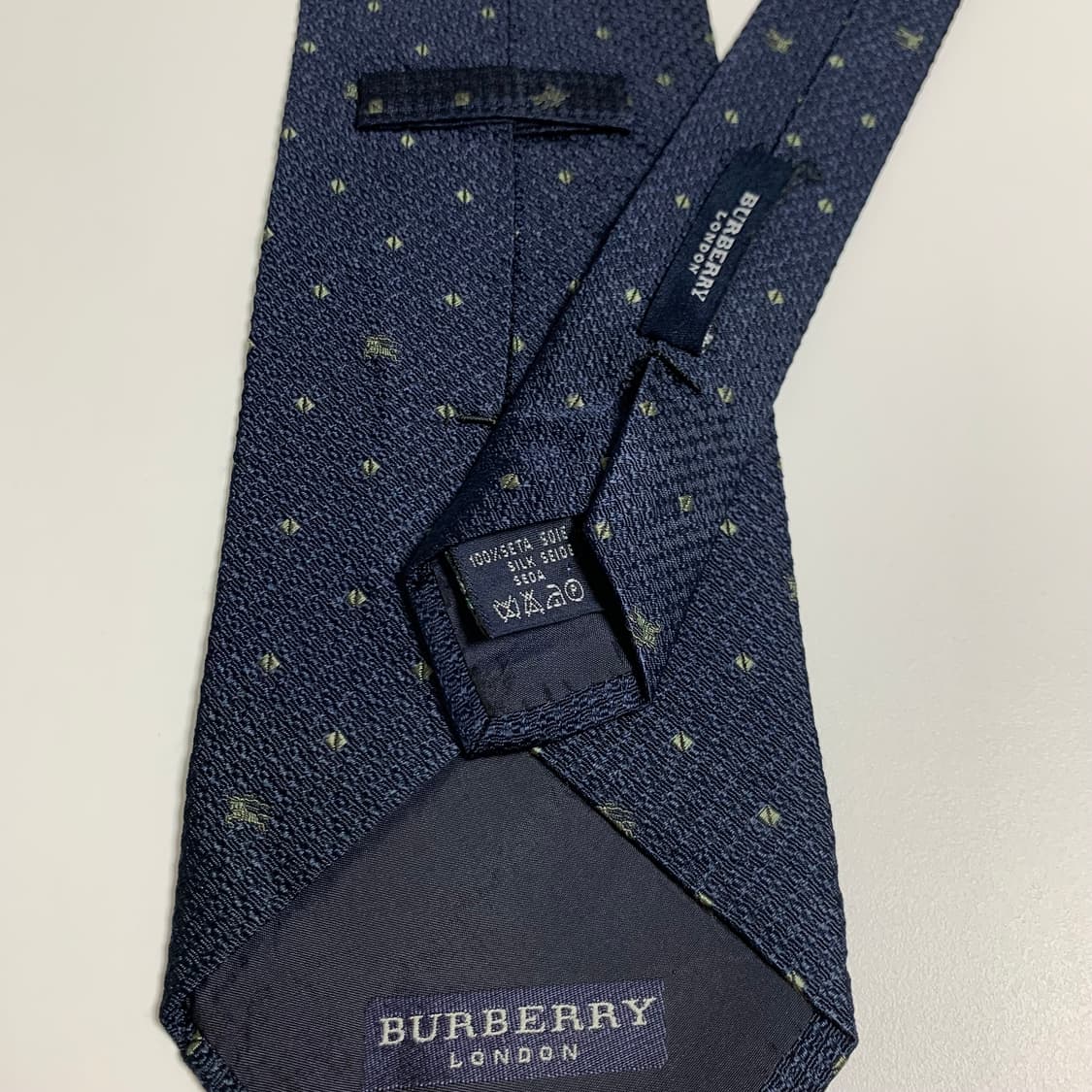 버버리(BURBERRY) 다크네이비 명품넥타이 100실크 로고플레이 상품이미지7