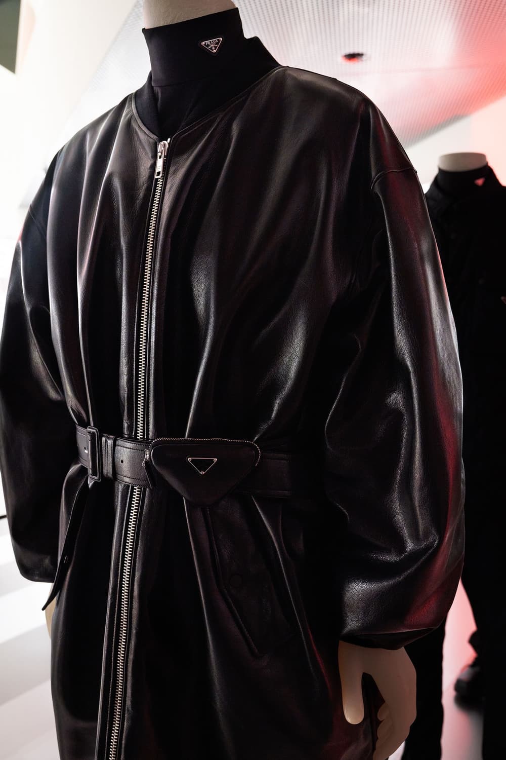 프라다 라프시몬스 고트레더 봄버 코트 상품이미지4