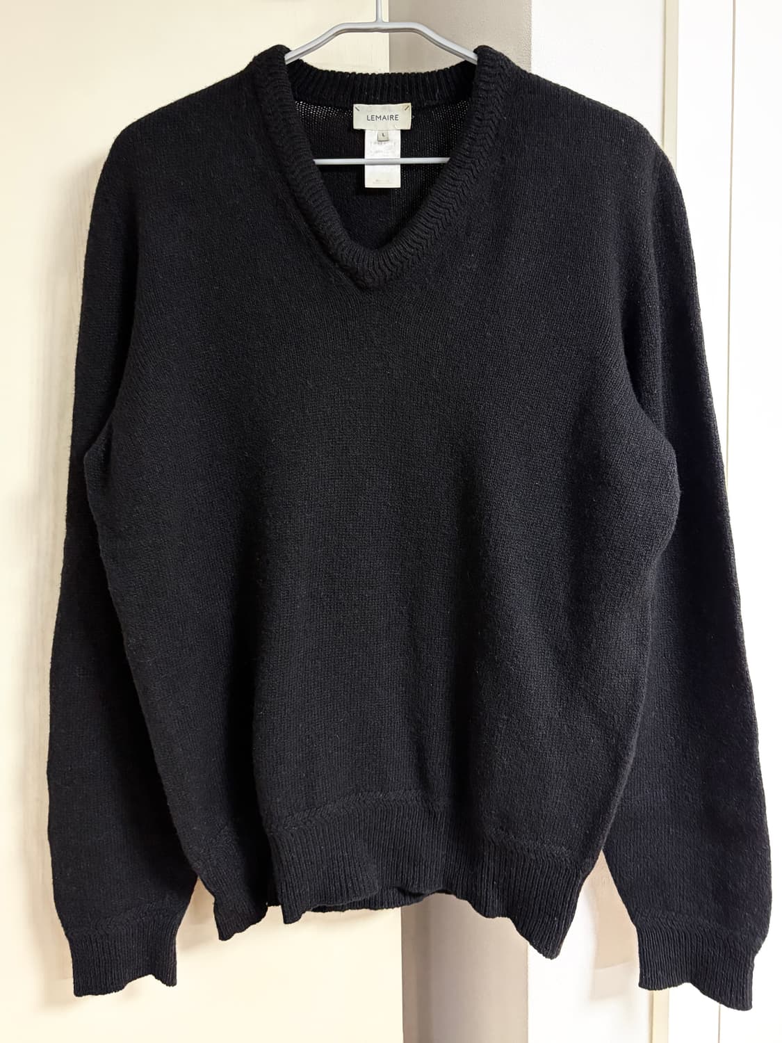 20fw 르메르 심리스 브이넥 스웨터 블랙 상품이미지4
