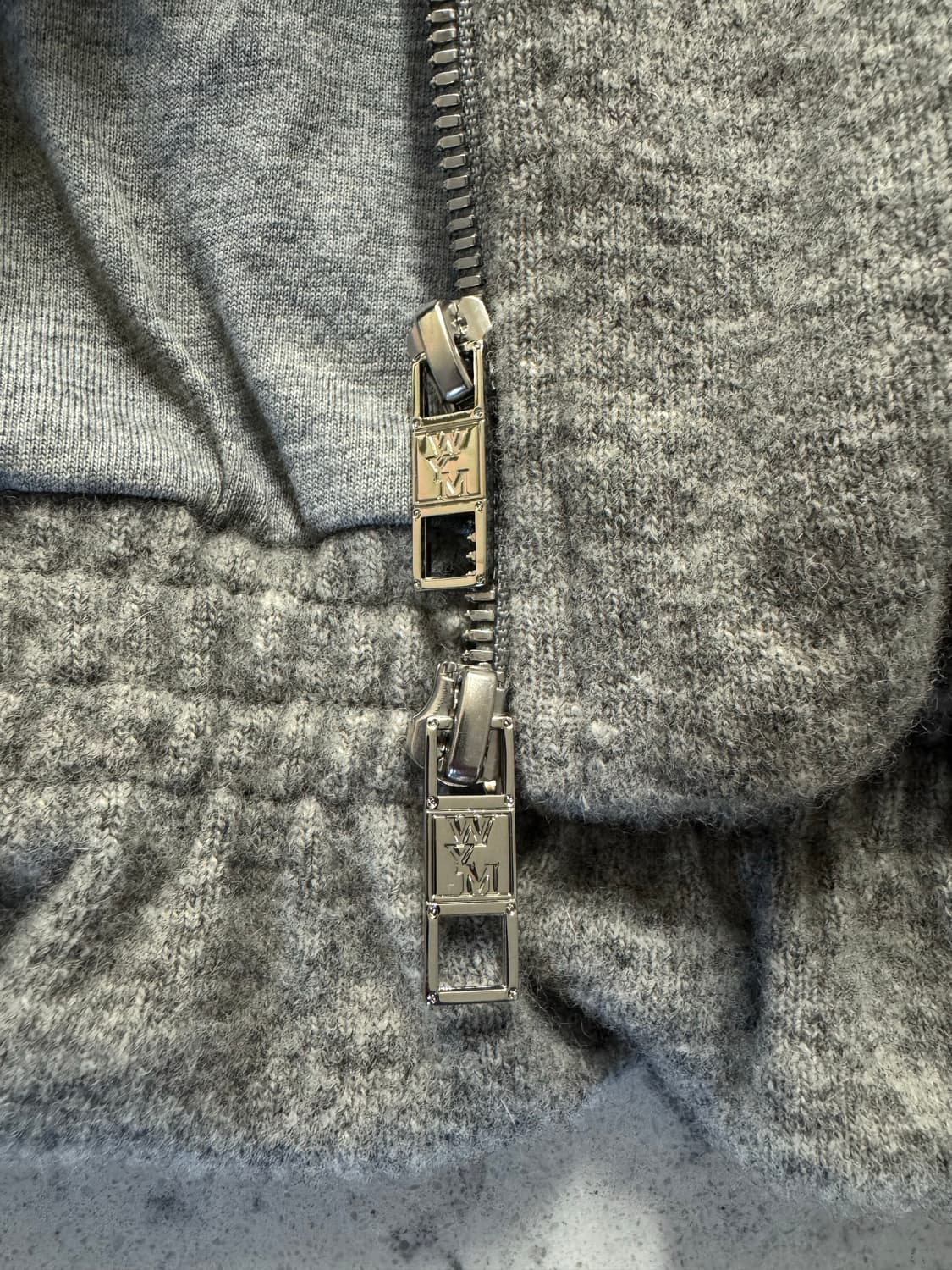 우영미 25fw 그레이 니티드 후드 집업 상품이미지7