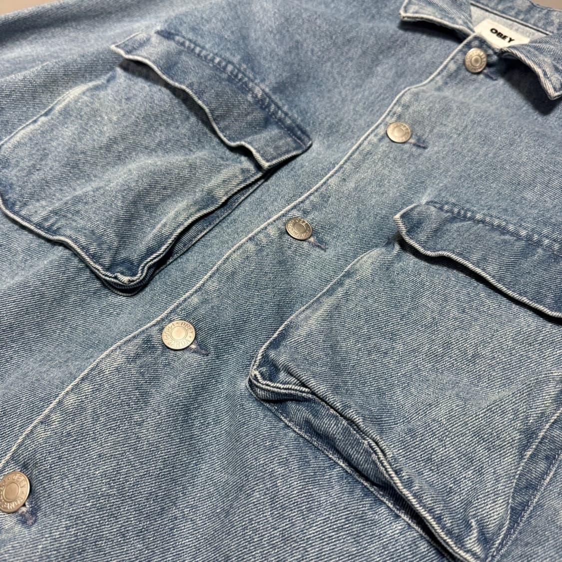 오베이(OBEY) 라이트블루컬러 코튼 유틸리티 포켓 데님 자켓 상품이미지4