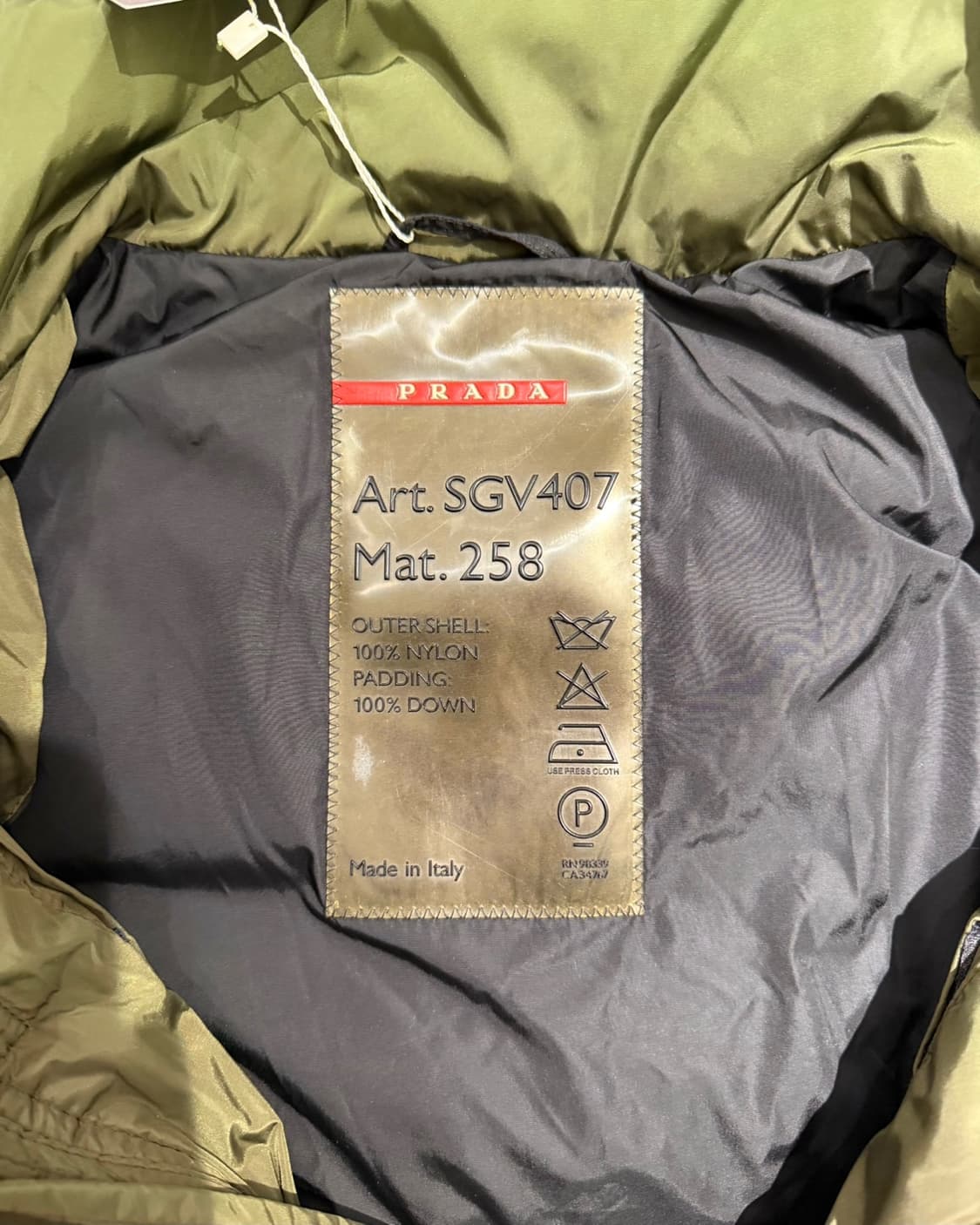 프라다 스포츠 카키 다운 패딩 상품이미지7