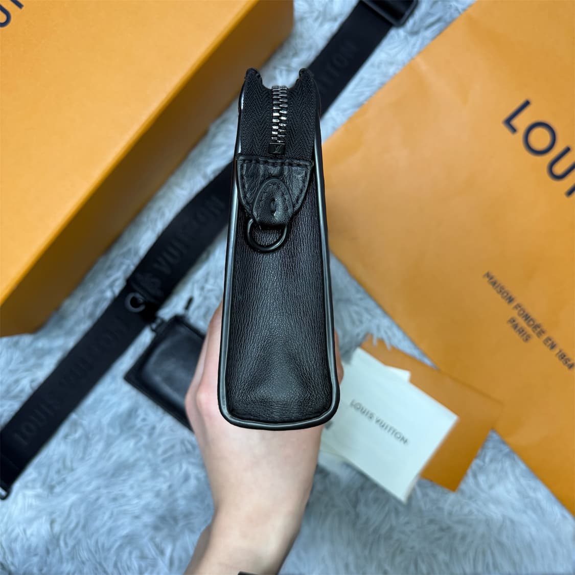 루이비통 섀도우 가스통 웨어러블 크로스백 상품이미지3