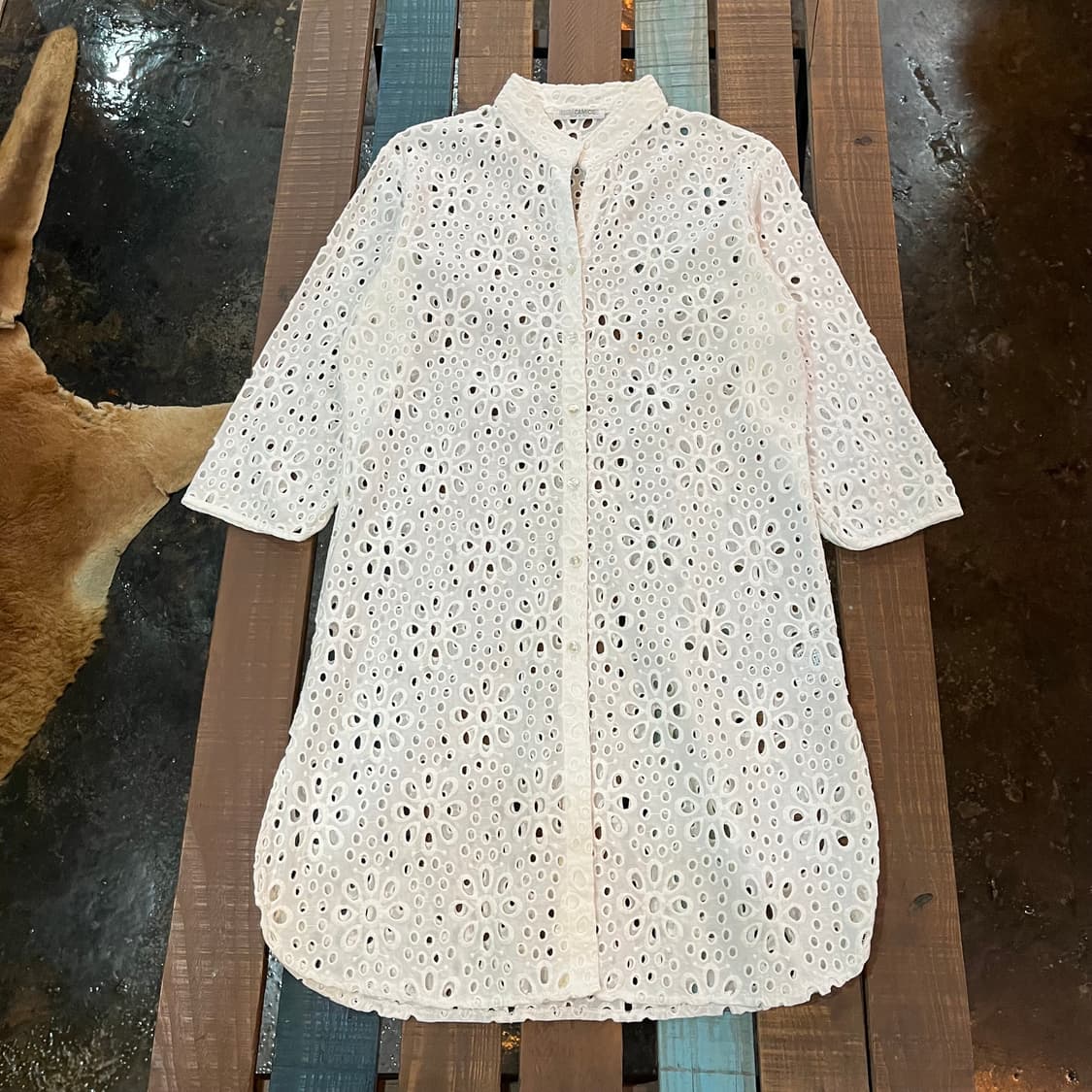 나라카미체 나라까미체 아일릿 자수 롱 셔츠 상품이미지1