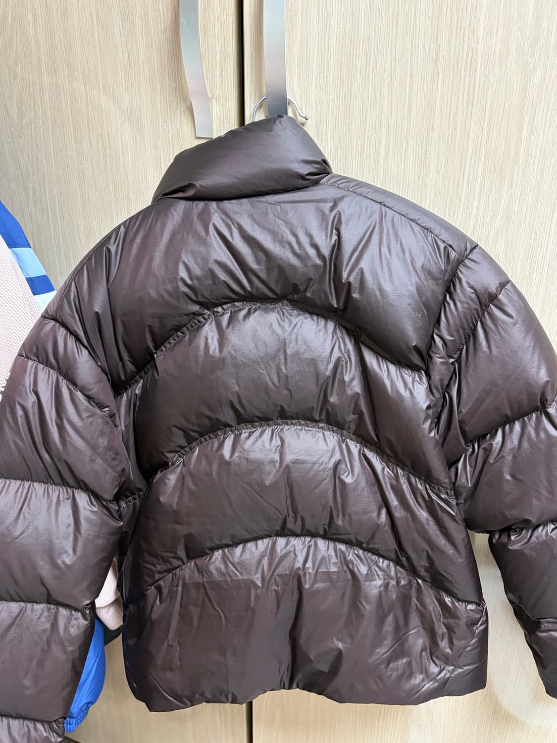 살로몬 컨투어 크롭 다운 자켓 초콜렛 S 상품이미지2