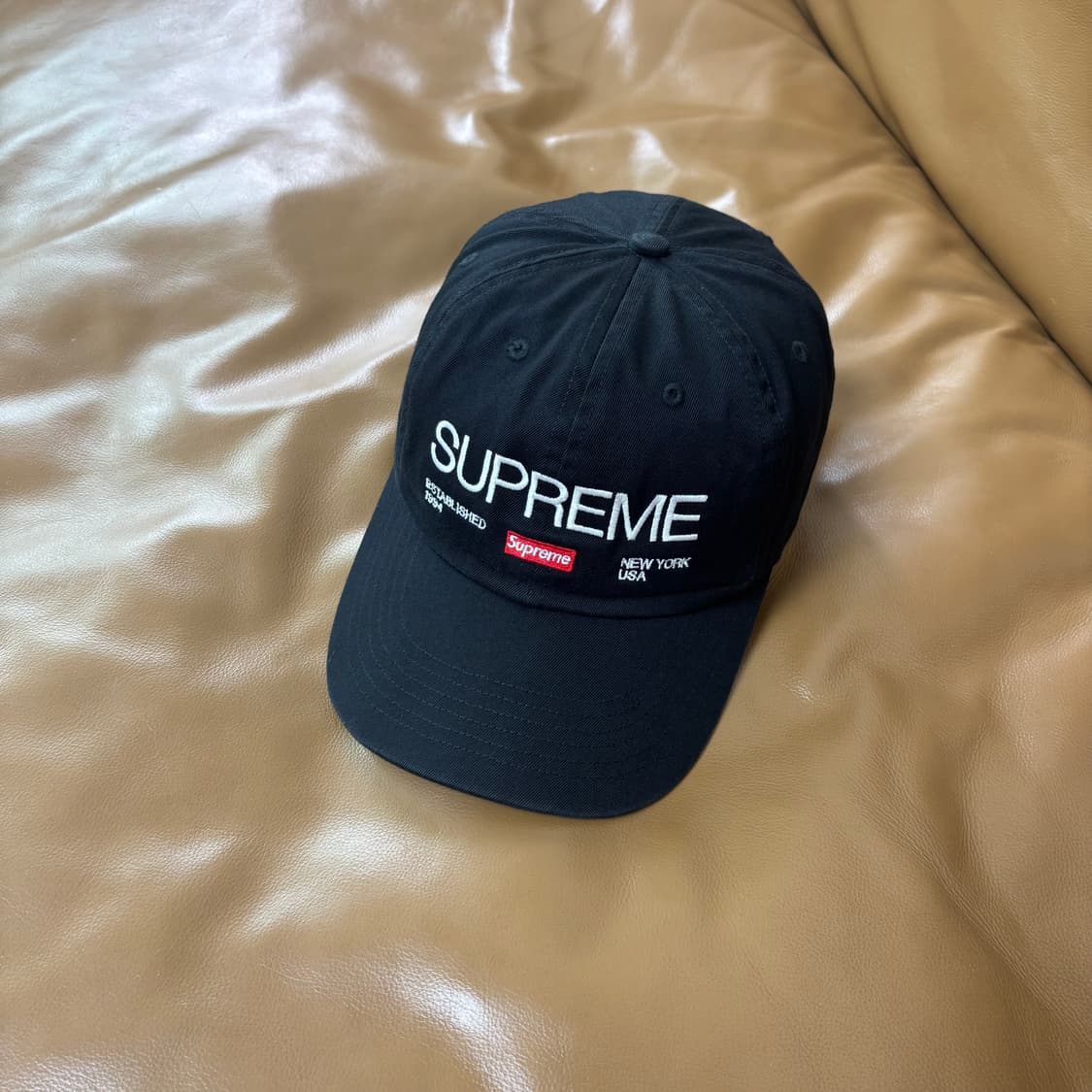 슈프림 6패널 볼캡 모자 Est1994 블랙 상품이미지1