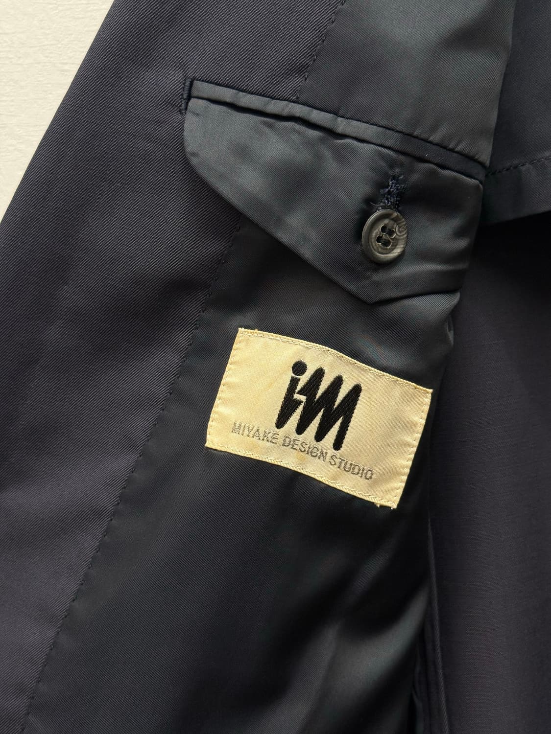 Issey Miyake Gabardine 2-Button Blazer 상품이미지7