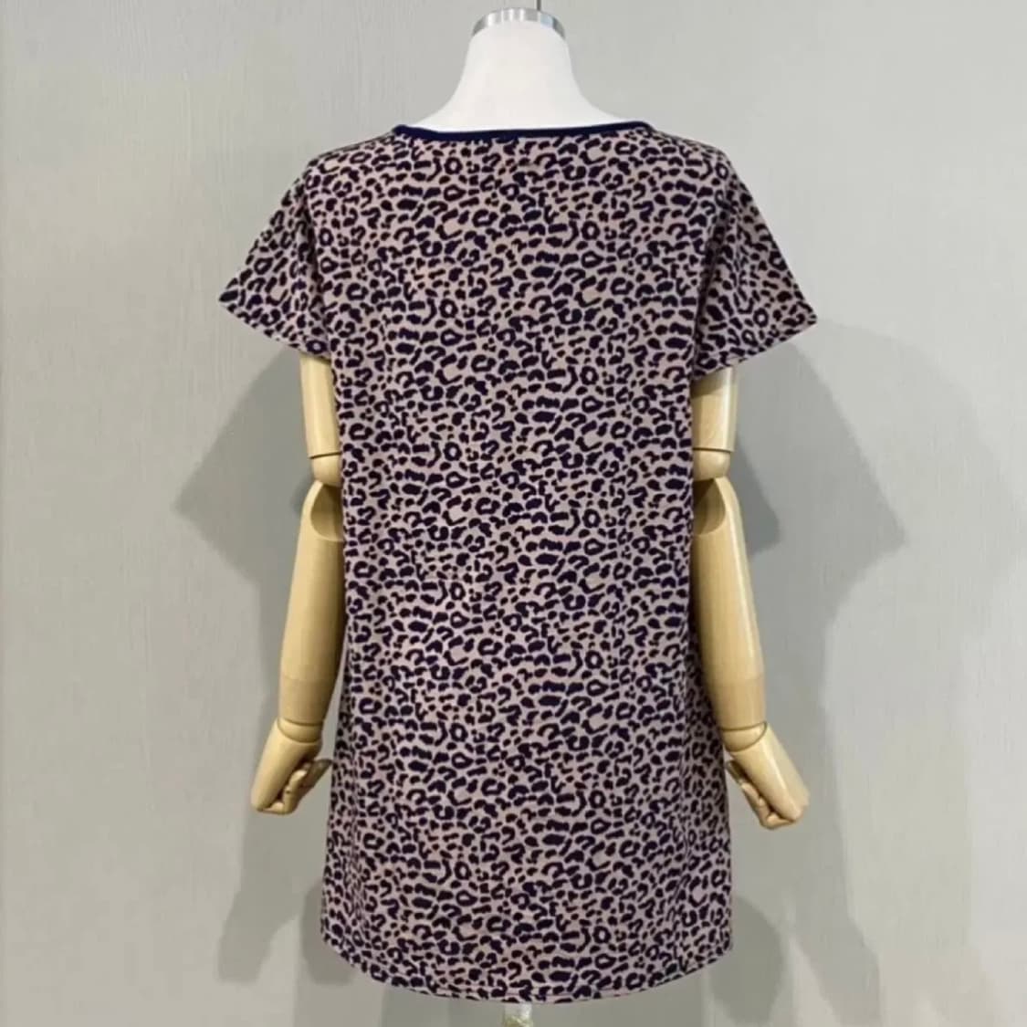 55-66 | 네이비 레오파드 패턴 배색 롱티 상품이미지2