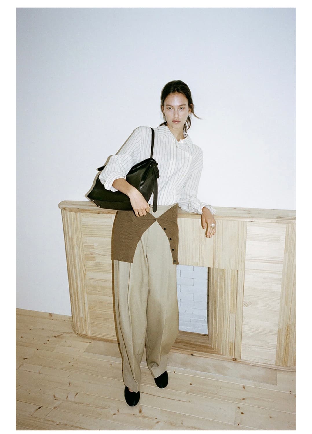 루에브르 숄더백 브라운 라지 Trapeze Shoulder Large 상품이미지2