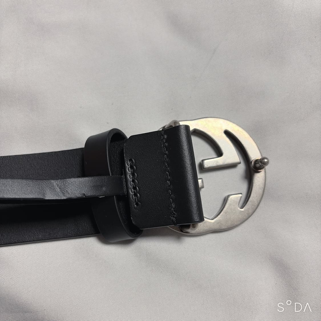 구찌 인터로킹 G 블랙 벨트 은장 105cm 상품이미지4