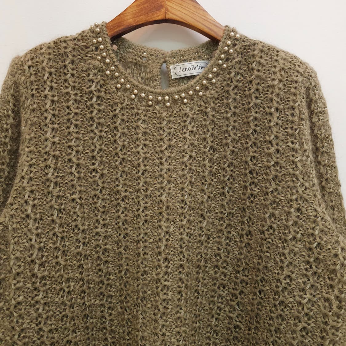 카키 울혼방 진주넥 테이프사 여성 니트 상품이미지4