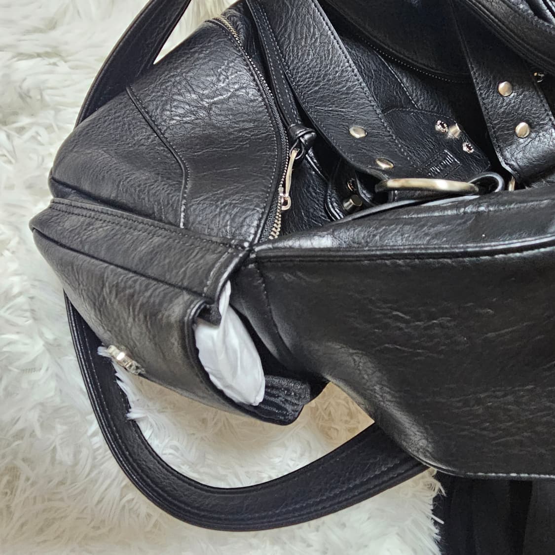 이우가마카라스 Studded Leather Shoulder Bag 상품이미지5