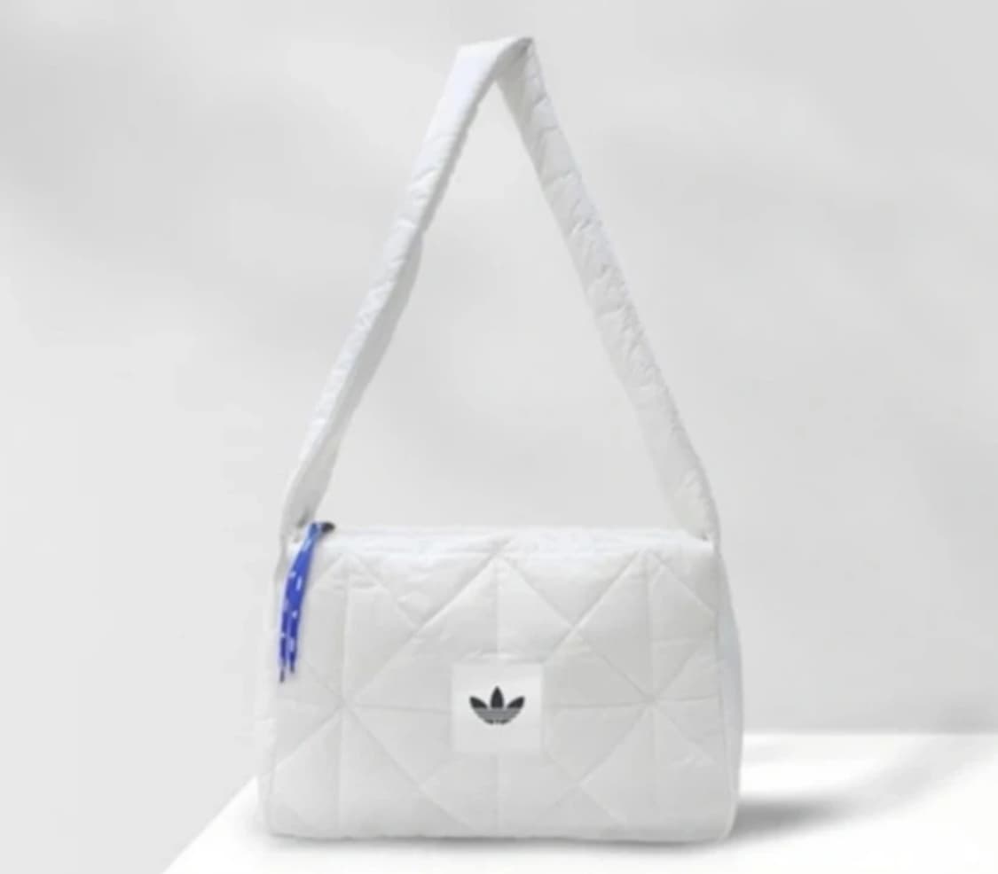 새상품) 아디다스 한정판 가방 크로스백 패딩백 구름백 상품이미지1