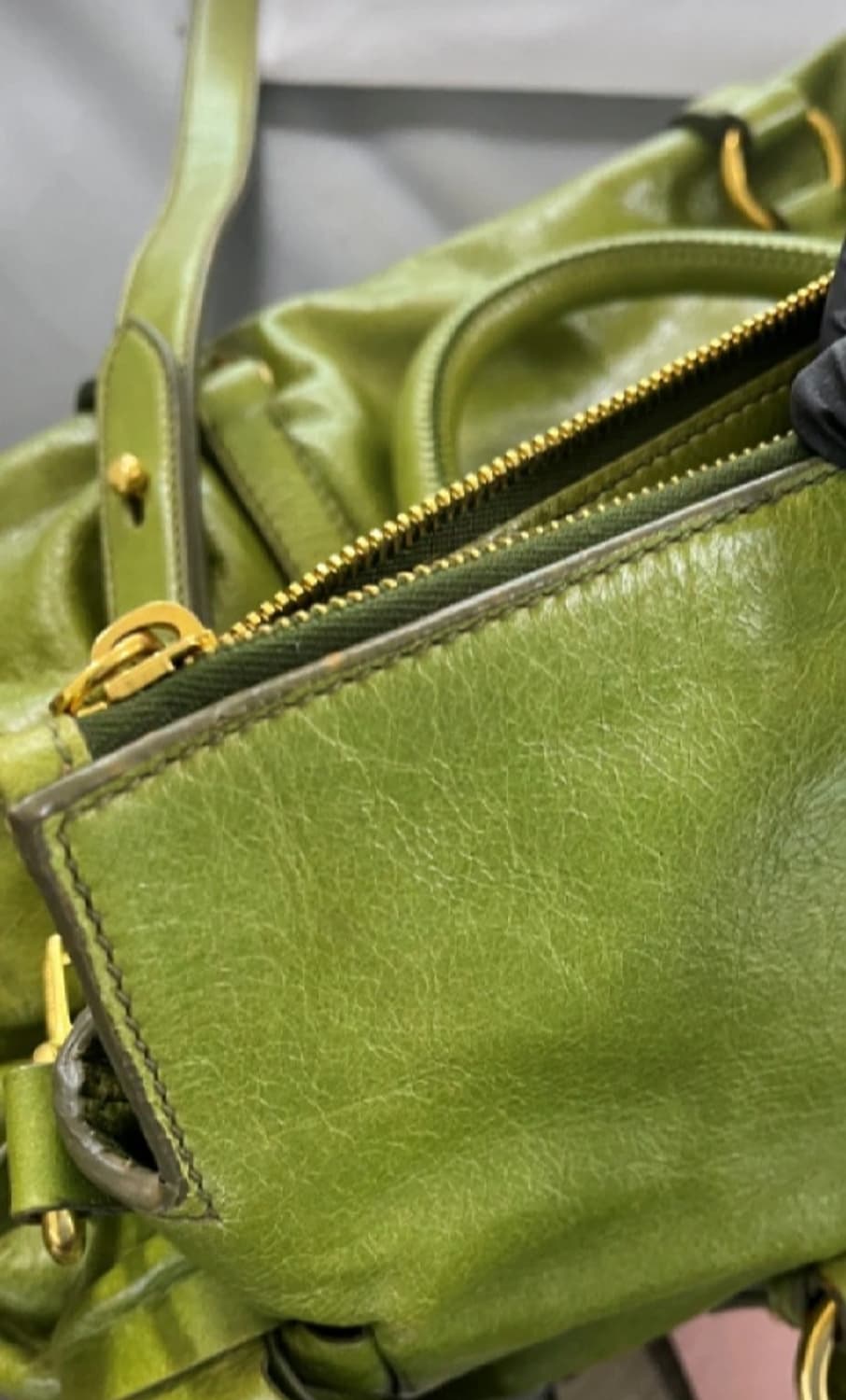 **예약중** 미우미우 비텔로 럭스 토트백 올리브 그린 상품이미지5