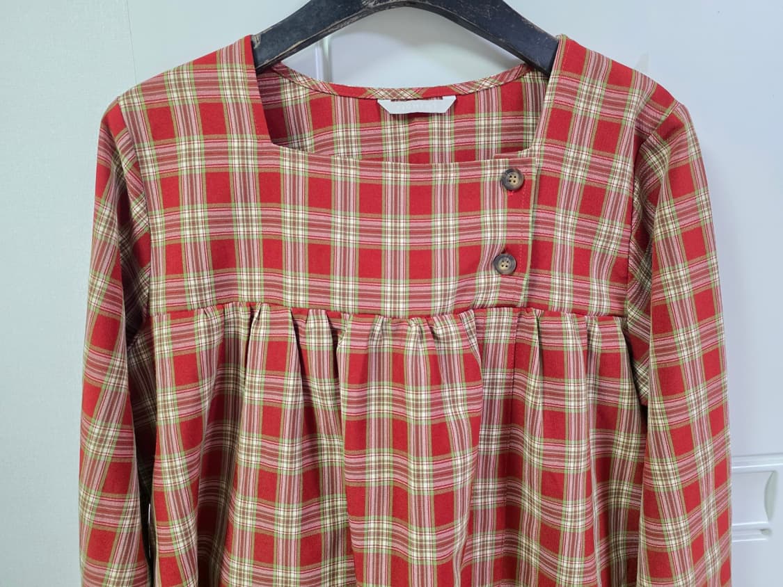 피그먼트 컬러이쁜 스퀘어넥 이색 스판  블라우스 여성 F
 상품이미지3