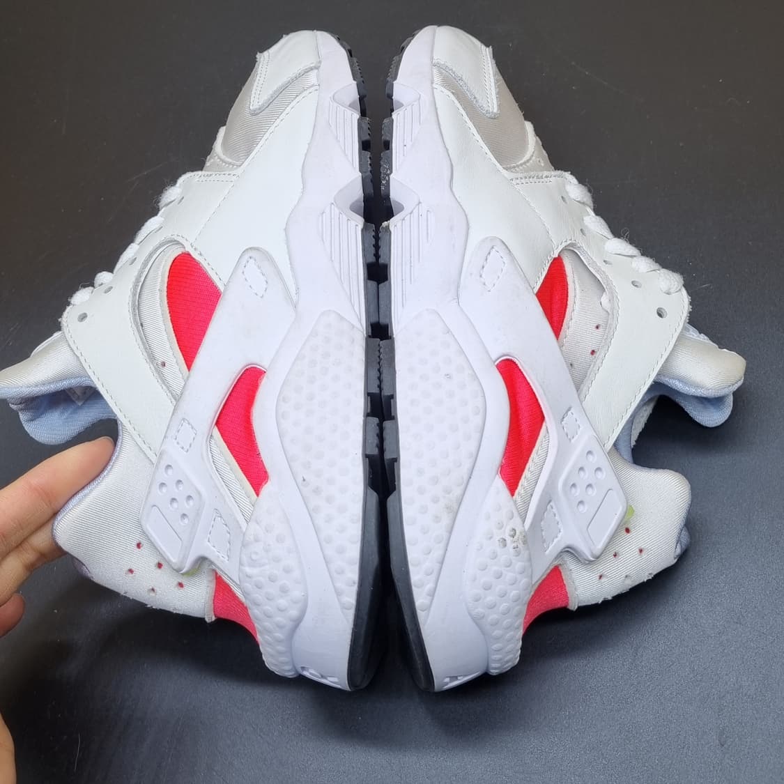 나이키 에어 허라취 여성운동화 실사이즈230  상품이미지5