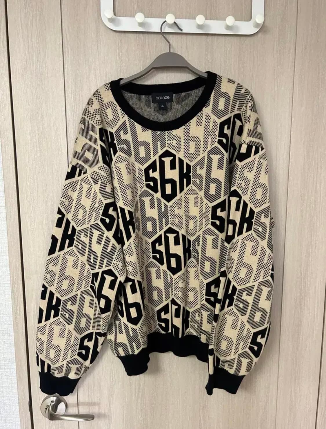 브론즈56k 니트 스웨터 상품이미지1