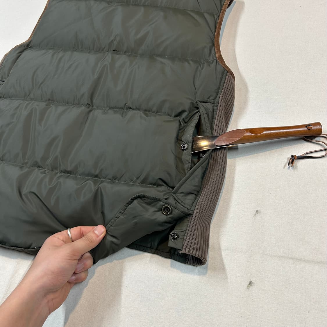 L) 폴로 랄프로렌 스웨이드 레더 패치 다운 베스트 패딩 조끼 상품이미지6