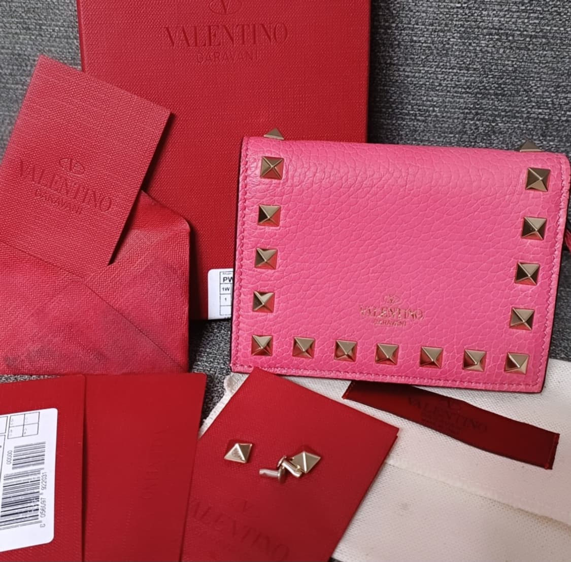 발렌티노 스몰사이즈 락스터드 지갑 상품이미지3
