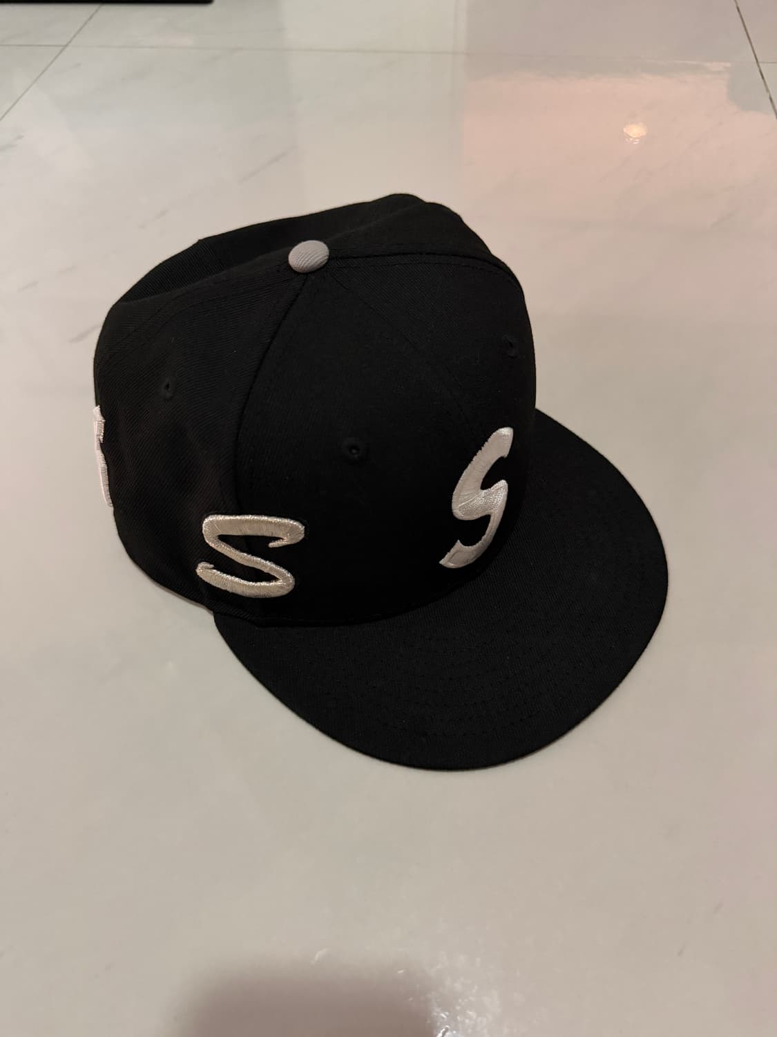 슈프림 멀티 S 로고 뉴에라 블랙 - 25SS 758 - 60.6cm 상품이미지2