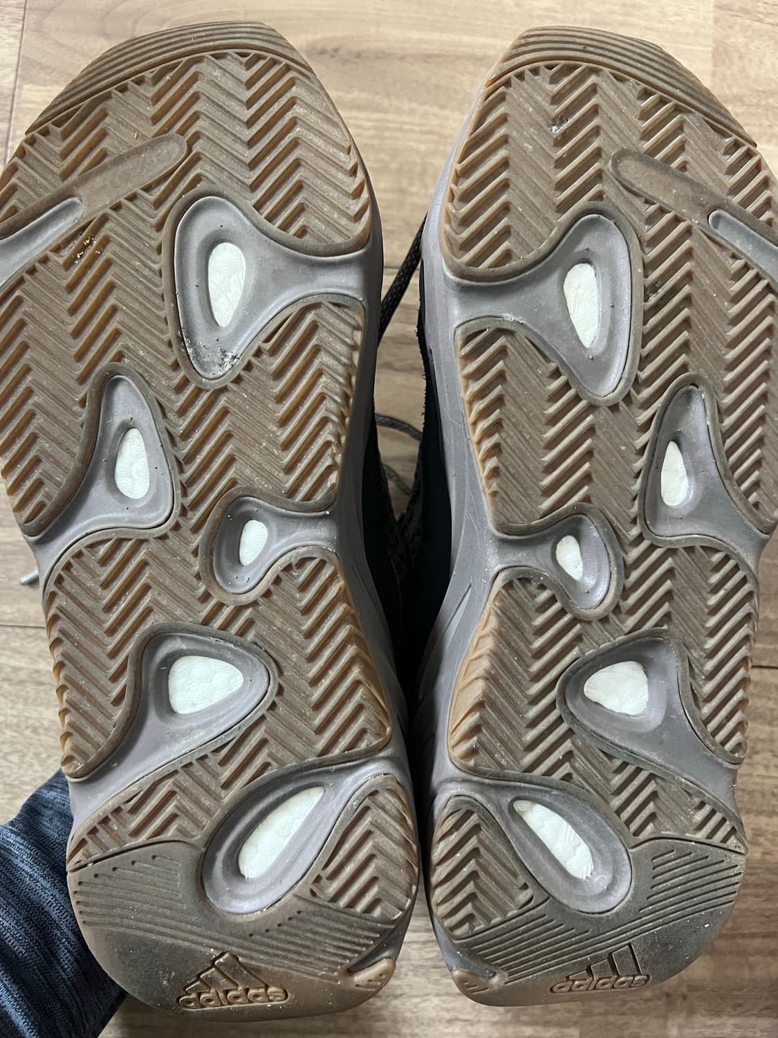 아디다스 이지 부스트 700 V2 모브 (275) 상품이미지6