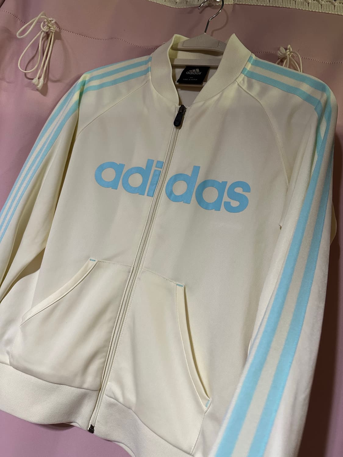 아디다스 져지 시나모롤깔져지 아디다스대장 트랙탑 집업 크림 하늘 져지 상품이미지1