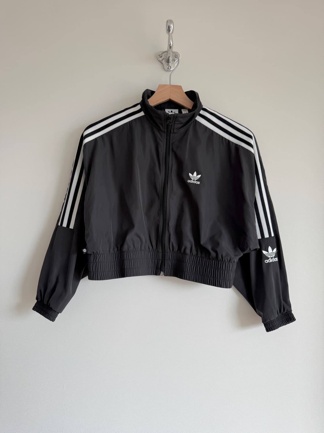 아디다스(adidas) 크롭 바람막이 윈드브레이커 상품이미지1