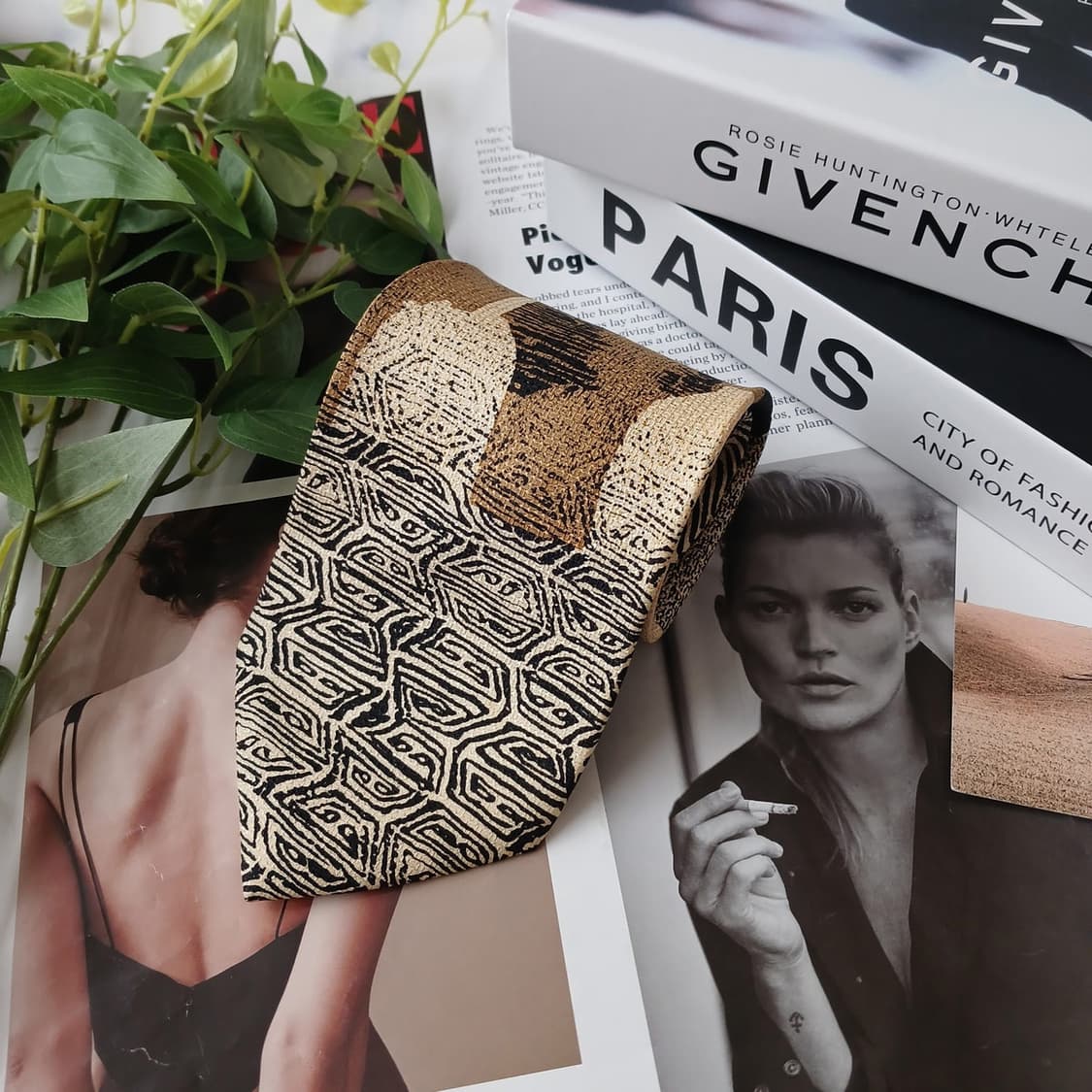 지방시 실크 브라운 아트 패턴 넥타이 9.5cm A등급 E728
 상품이미지4