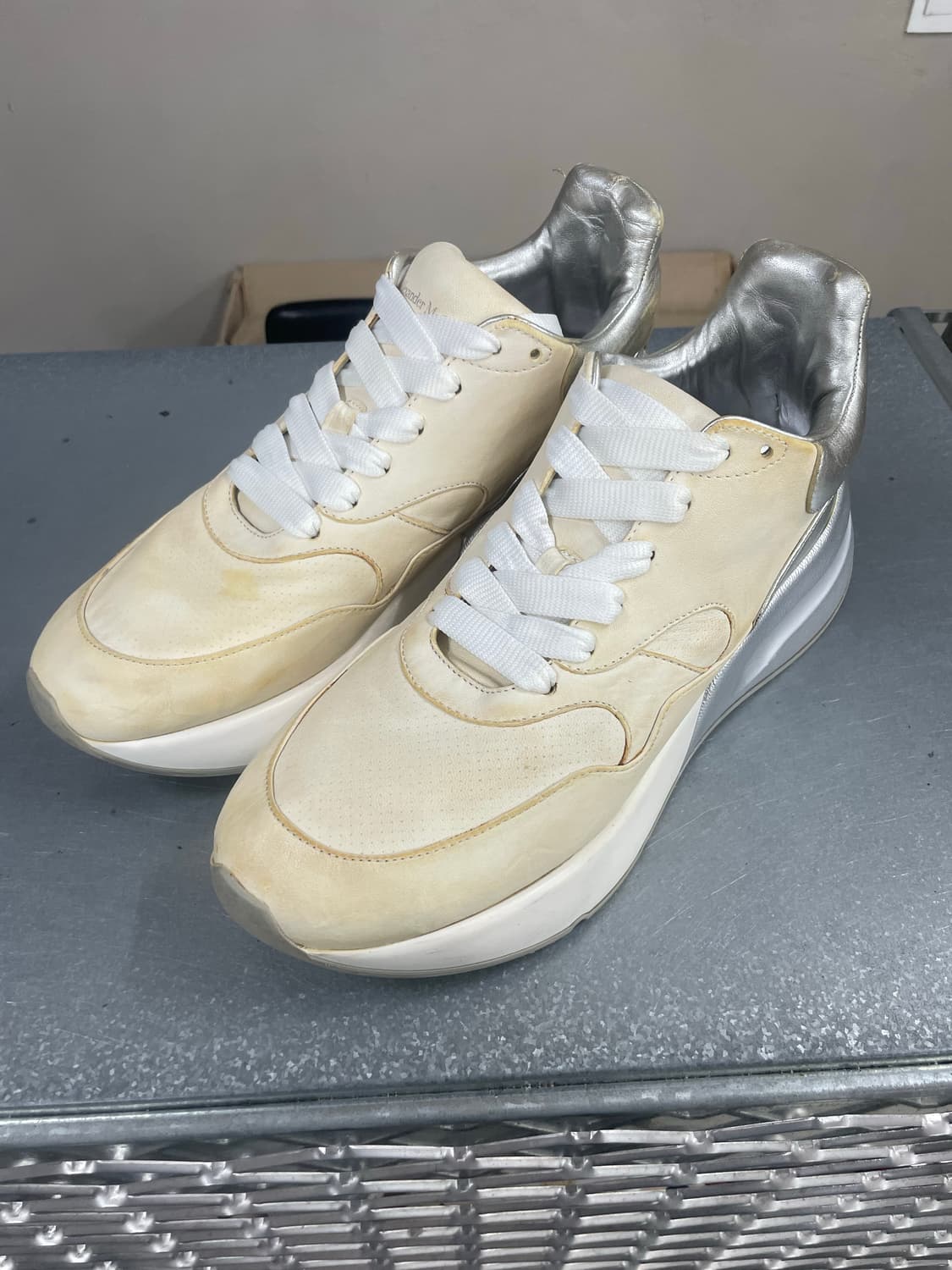 알렉산더맥퀸 오버솔 골드 42 상품이미지2