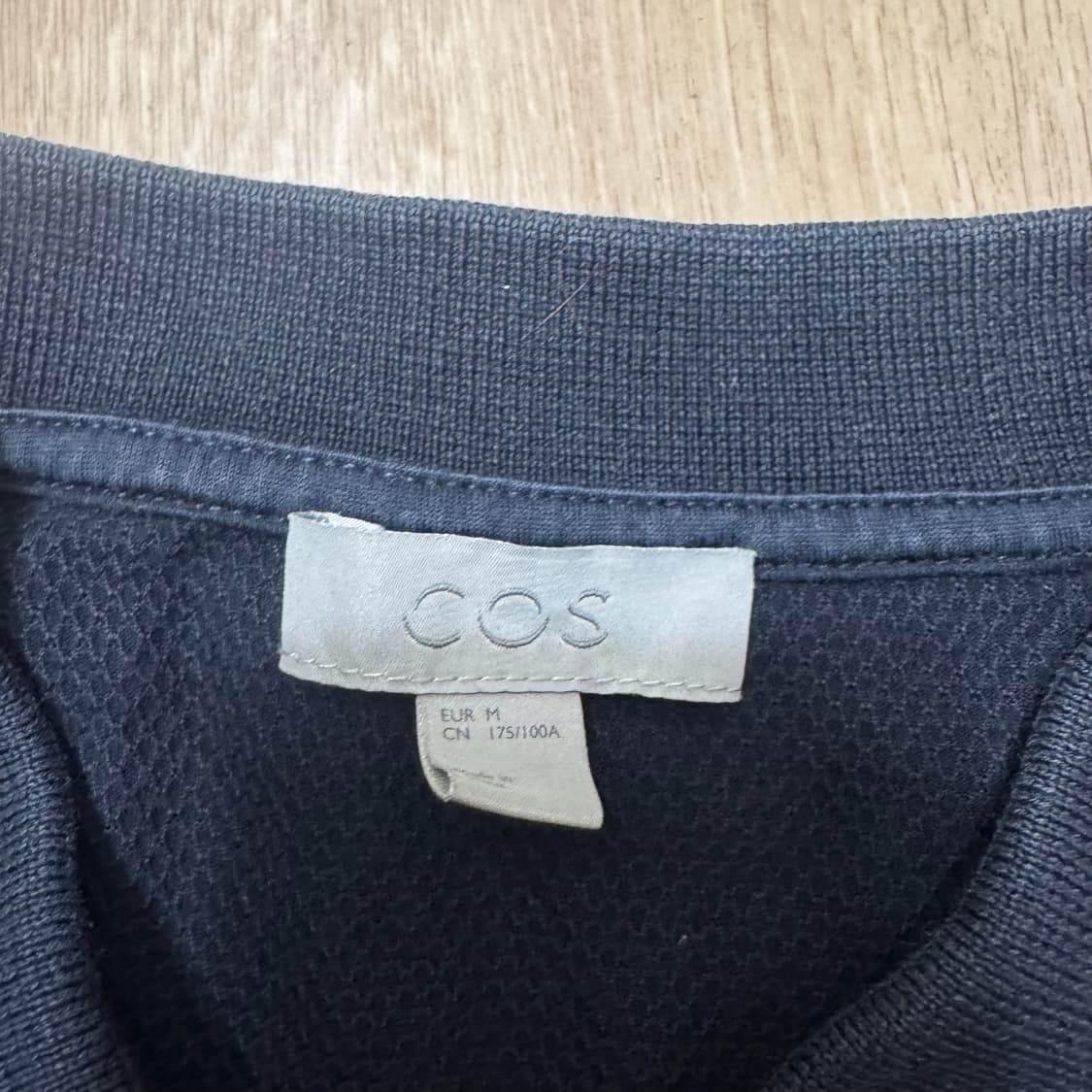 COS 코스 미니멀 반팔 카라티 M/95  상품이미지4