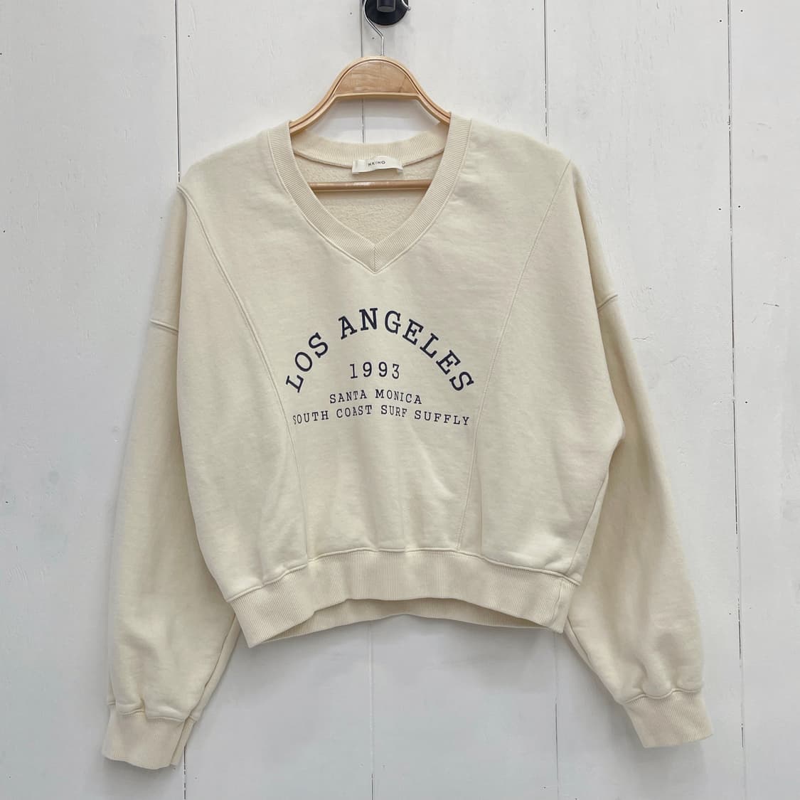 엔키노 로스앤젤레스 레터링 브이넥 크롭 맨투맨 상품이미지3