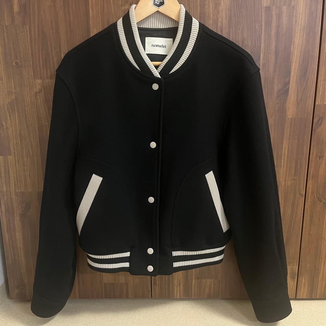 노멜렛 조이 크롭 바시티 자켓 블랙 1사이즈 상품이미지1