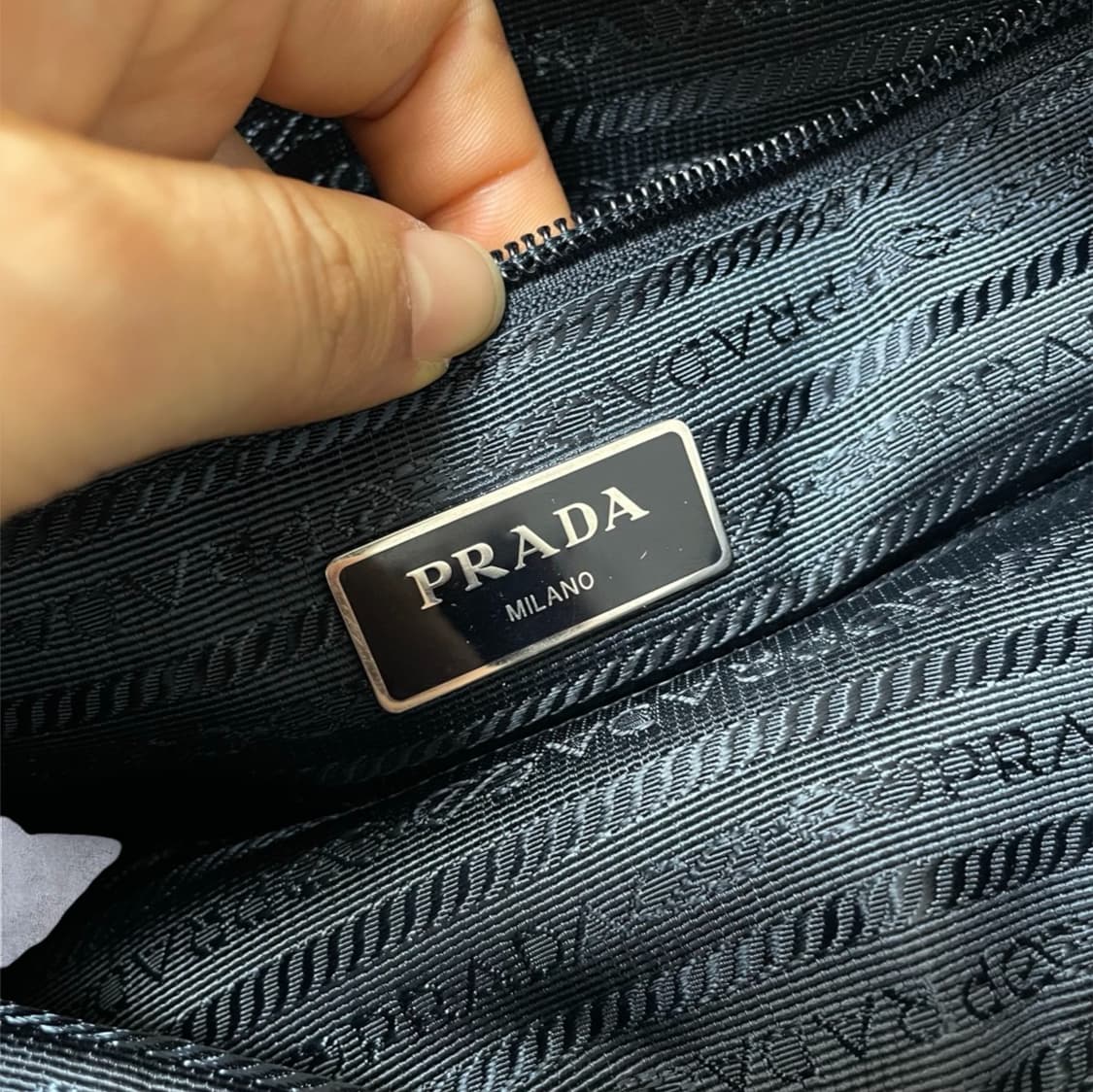 프라다 Prada 네이비 테수토 사피아노 크로스백 상품이미지7