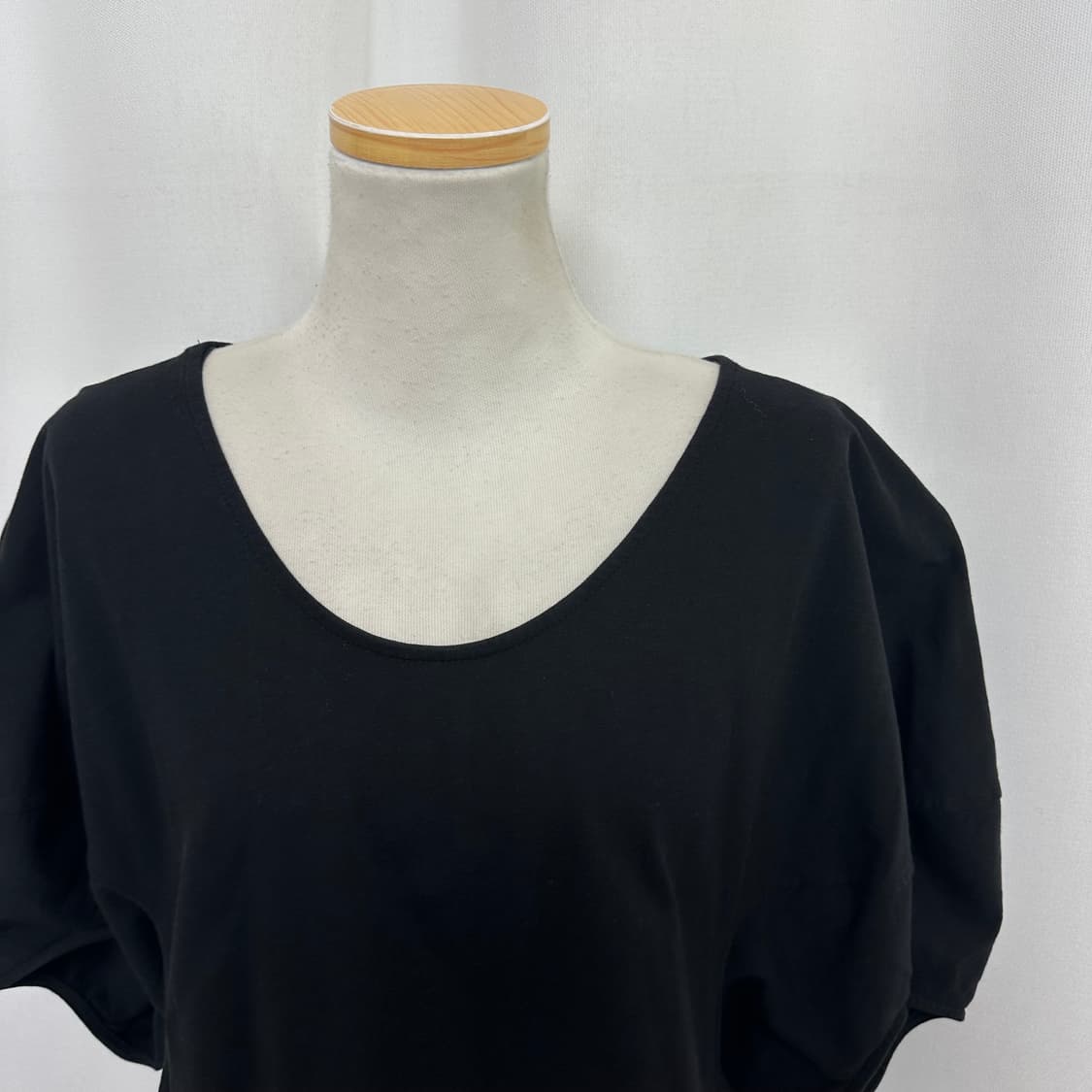   RIVER 여자 라운드넥 반팔티 검정 36 (실측108) 상품이미지2