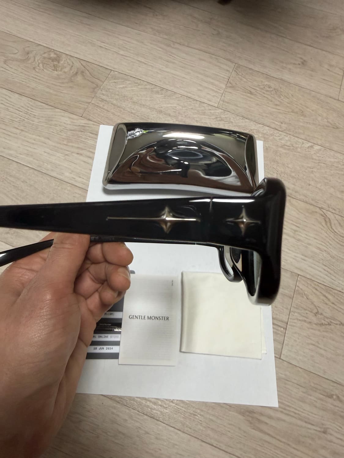 젠틀몬스터 RNA(01)GR 팝니다. 상품이미지3